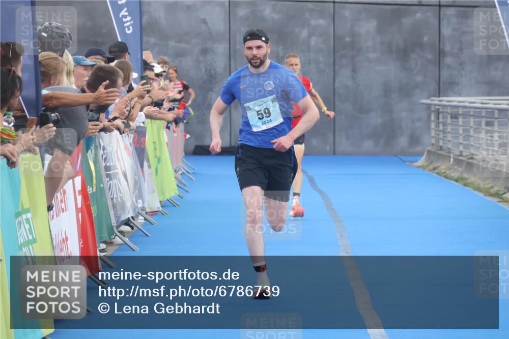 11.08.2024 - GEWOBA Citytriathlon Bremen Lena Gebhardt http://msf.ph/oto/6786739 11.08.2024 11:10:57 Ziel 22, 59 meine-sportfotos.de
