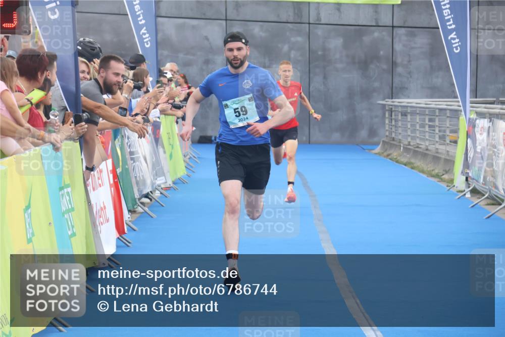11.08.2024 - GEWOBA Citytriathlon Bremen Lena Gebhardt http://msf.ph/oto/6786744 11.08.2024 11:10:58 Ziel 22, 59 meine-sportfotos.de