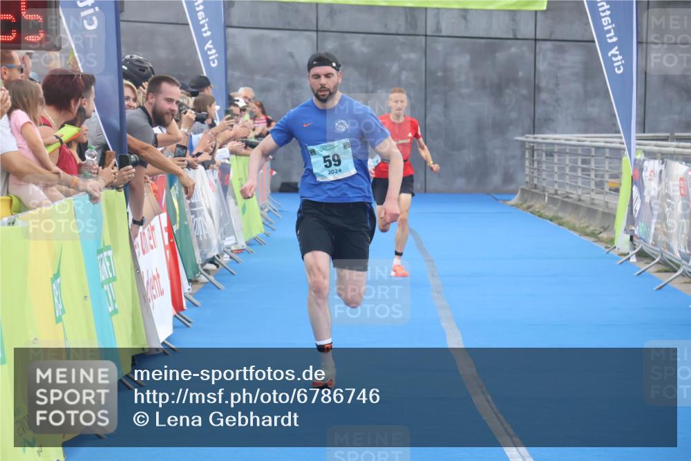 11.08.2024 - GEWOBA Citytriathlon Bremen Lena Gebhardt http://msf.ph/oto/6786746 11.08.2024 11:10:58 Ziel 22, 59 meine-sportfotos.de