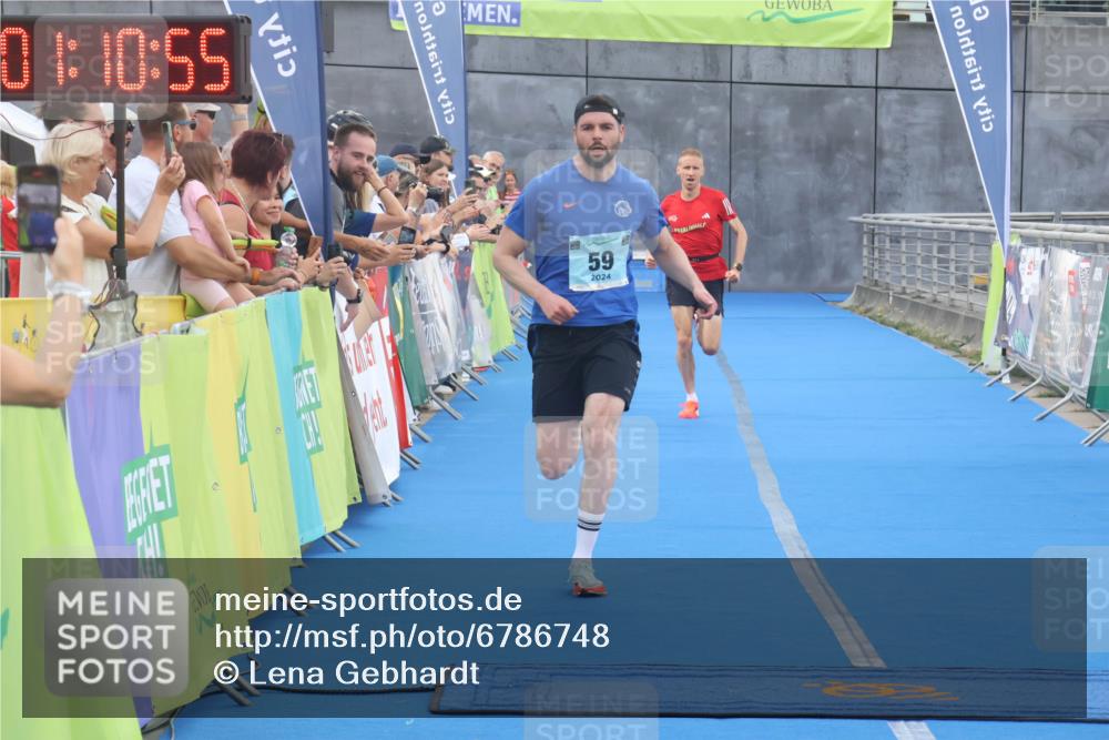 11.08.2024 - GEWOBA Citytriathlon Bremen Lena Gebhardt http://msf.ph/oto/6786748 11.08.2024 11:10:58 Ziel 22, 59 meine-sportfotos.de