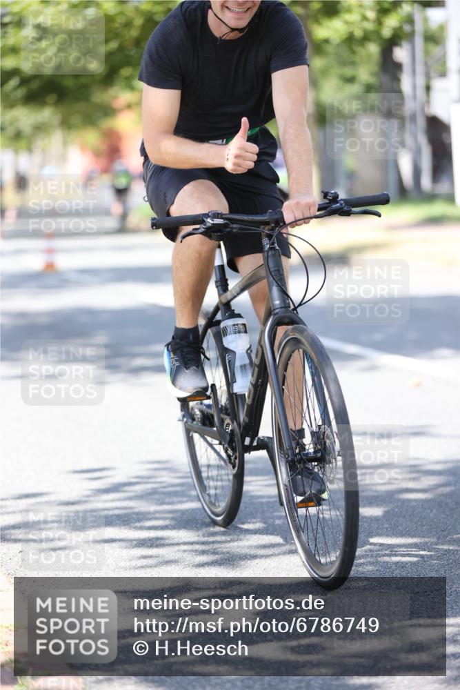 11.08.2024 - GEWOBA Citytriathlon Bremen H.Heesch http://msf.ph/oto/6786749 11.08.2024 13:12:14 Radfahren 231, 242, 272, 319, 347, 350, 351, 363, 372, 381, 390, 414, 425, 435, 510 meine-sportfotos.de