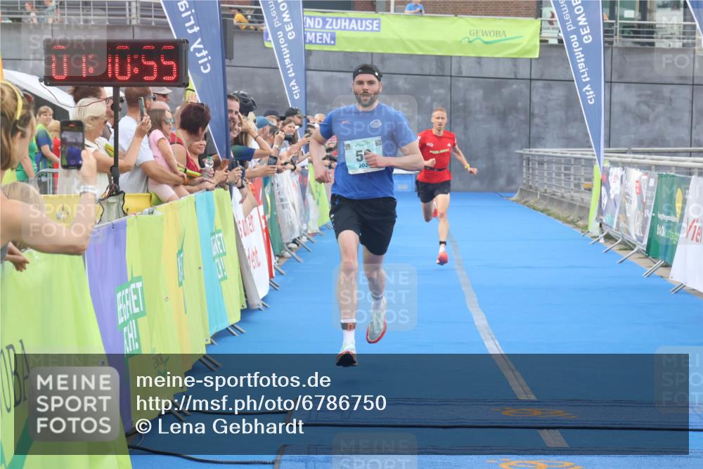 11.08.2024 - GEWOBA Citytriathlon Bremen Lena Gebhardt http://msf.ph/oto/6786750 11.08.2024 11:10:58 Ziel 22, 59 meine-sportfotos.de