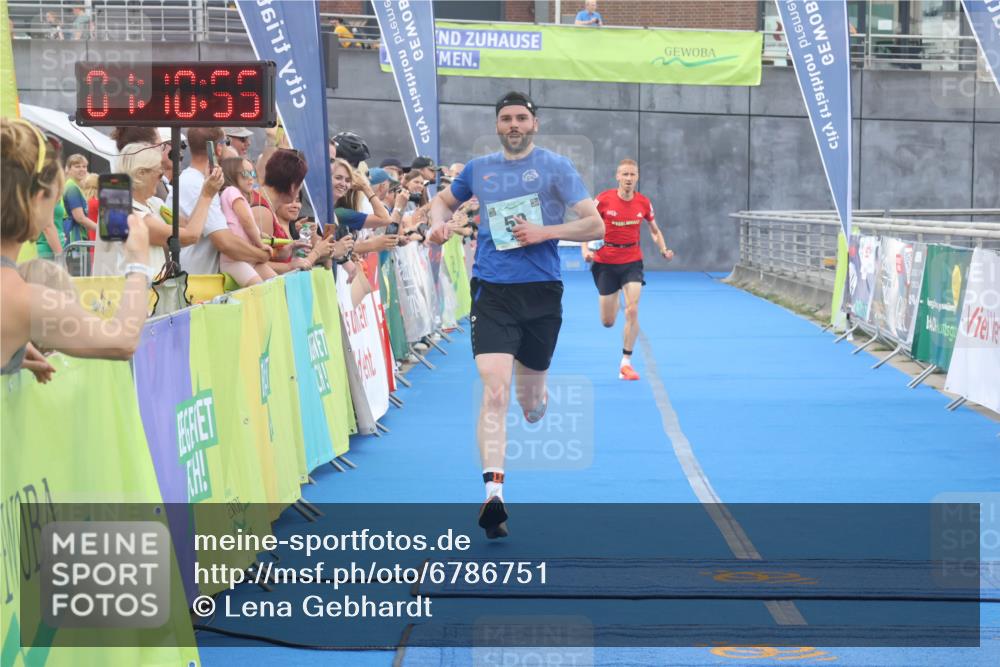 11.08.2024 - GEWOBA Citytriathlon Bremen Lena Gebhardt http://msf.ph/oto/6786751 11.08.2024 11:10:58 Ziel 22, 59 meine-sportfotos.de
