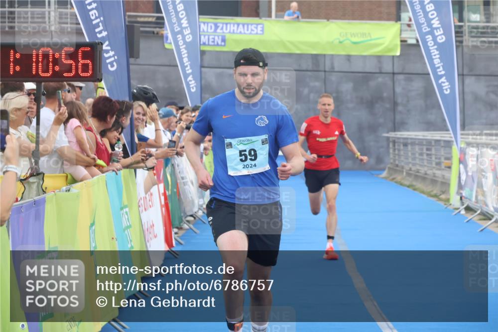 11.08.2024 - GEWOBA Citytriathlon Bremen Lena Gebhardt http://msf.ph/oto/6786757 11.08.2024 11:10:59 Ziel 22, 59 meine-sportfotos.de