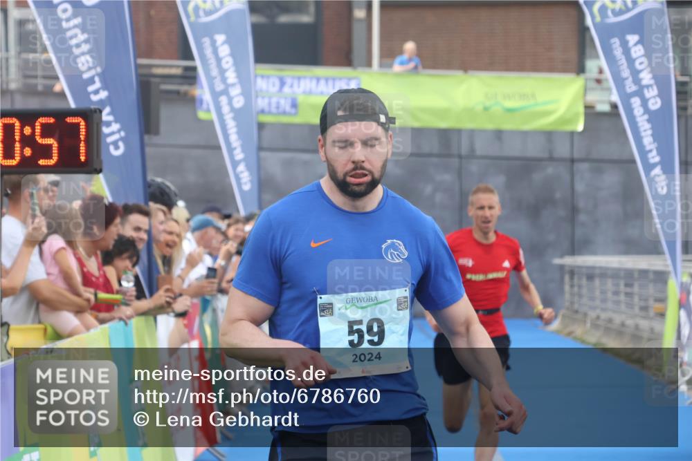 11.08.2024 - GEWOBA Citytriathlon Bremen Lena Gebhardt http://msf.ph/oto/6786760 11.08.2024 11:11:00 Ziel 22, 59 meine-sportfotos.de