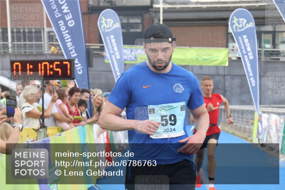 11.08.2024 - GEWOBA Citytriathlon Bremen Lena Gebhardt http://msf.ph/oto/6786763 11.08.2024 11:11:00 Ziel 22, 59 meine-sportfotos.de