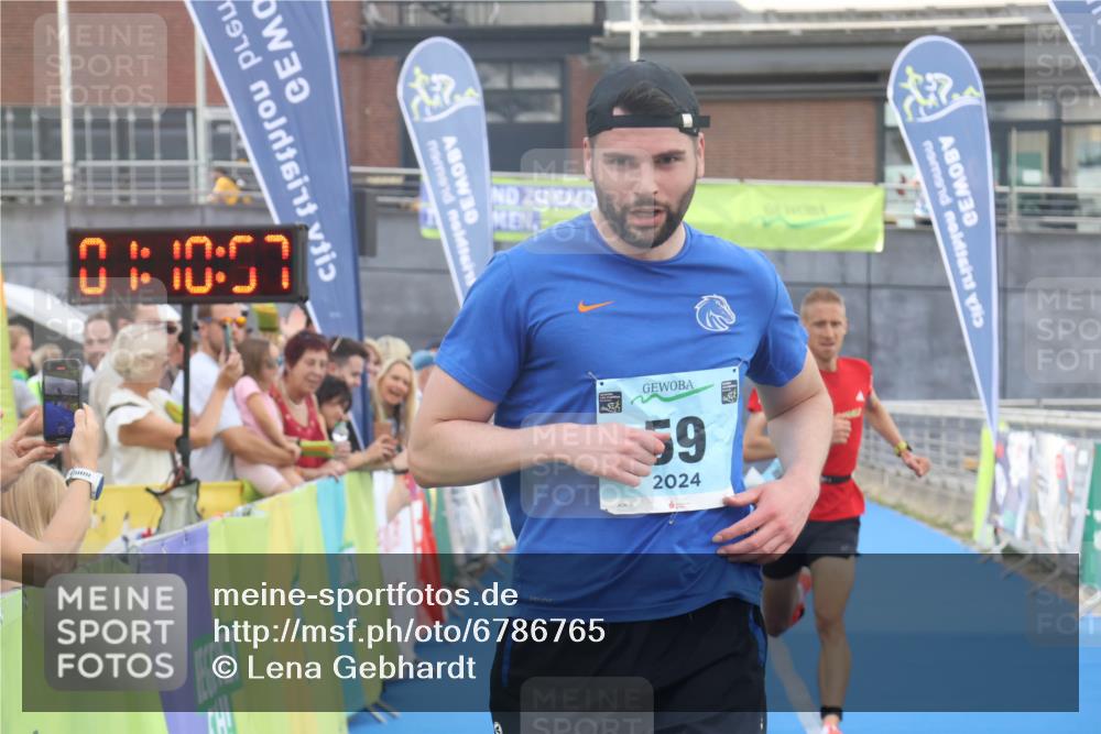 11.08.2024 - GEWOBA Citytriathlon Bremen Lena Gebhardt http://msf.ph/oto/6786765 11.08.2024 11:11:00 Ziel 22, 59 meine-sportfotos.de
