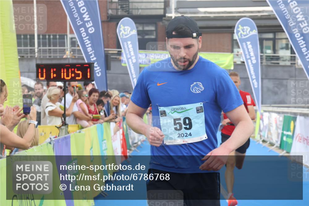 11.08.2024 - GEWOBA Citytriathlon Bremen Lena Gebhardt http://msf.ph/oto/6786768 11.08.2024 11:11:01 Ziel 22, 59 meine-sportfotos.de