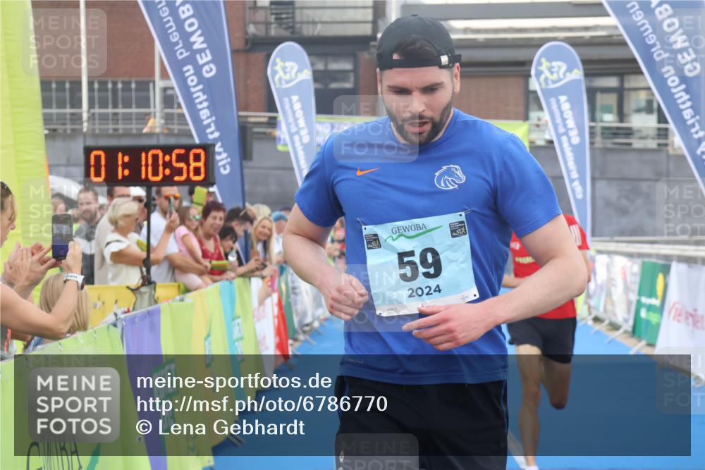 11.08.2024 - GEWOBA Citytriathlon Bremen Lena Gebhardt http://msf.ph/oto/6786770 11.08.2024 11:11:01 Ziel 22, 59 meine-sportfotos.de