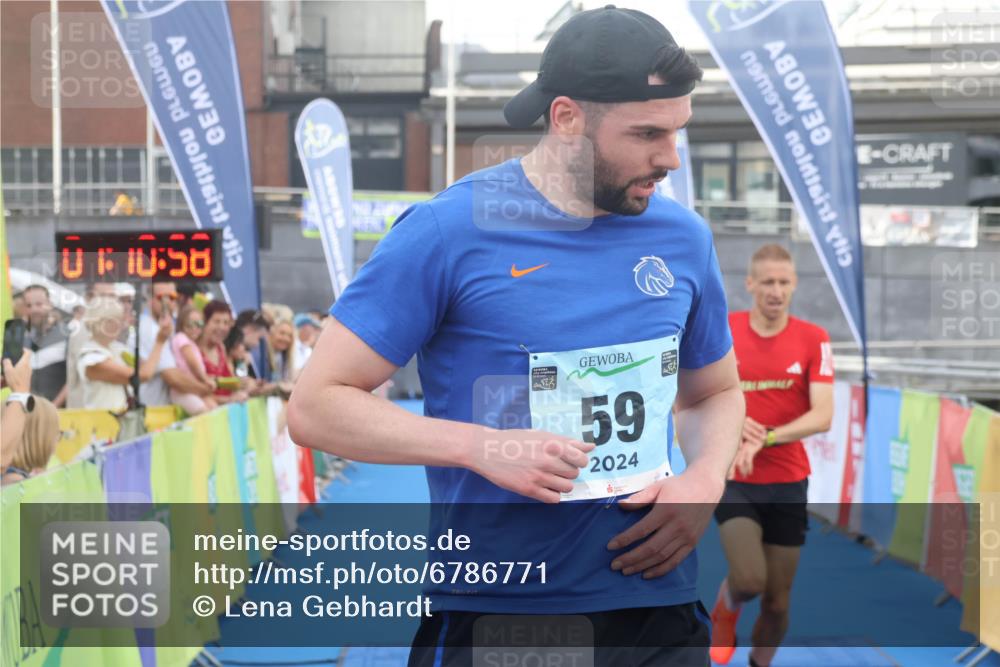 11.08.2024 - GEWOBA Citytriathlon Bremen Lena Gebhardt http://msf.ph/oto/6786771 11.08.2024 11:11:01 Ziel 22, 59 meine-sportfotos.de