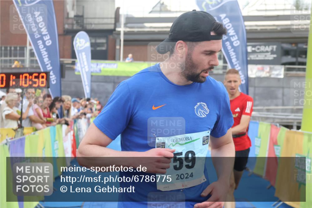 11.08.2024 - GEWOBA Citytriathlon Bremen Lena Gebhardt http://msf.ph/oto/6786775 11.08.2024 11:11:01 Ziel 22, 59 meine-sportfotos.de