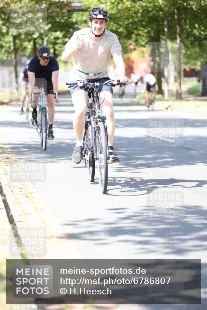 11.08.2024 - GEWOBA Citytriathlon Bremen H.Heesch http://msf.ph/oto/6786807 11.08.2024 13:12:17 Radfahren 231, 242, 272, 319, 347, 350, 351, 363, 372, 381, 390, 414, 425, 435, 510 meine-sportfotos.de