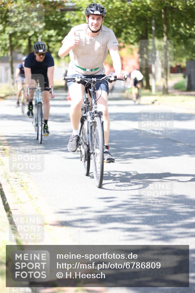 11.08.2024 - GEWOBA Citytriathlon Bremen H.Heesch http://msf.ph/oto/6786809 11.08.2024 13:12:18 Radfahren 231, 242, 272, 319, 347, 350, 351, 363, 372, 381, 390, 414, 425, 435, 510 meine-sportfotos.de