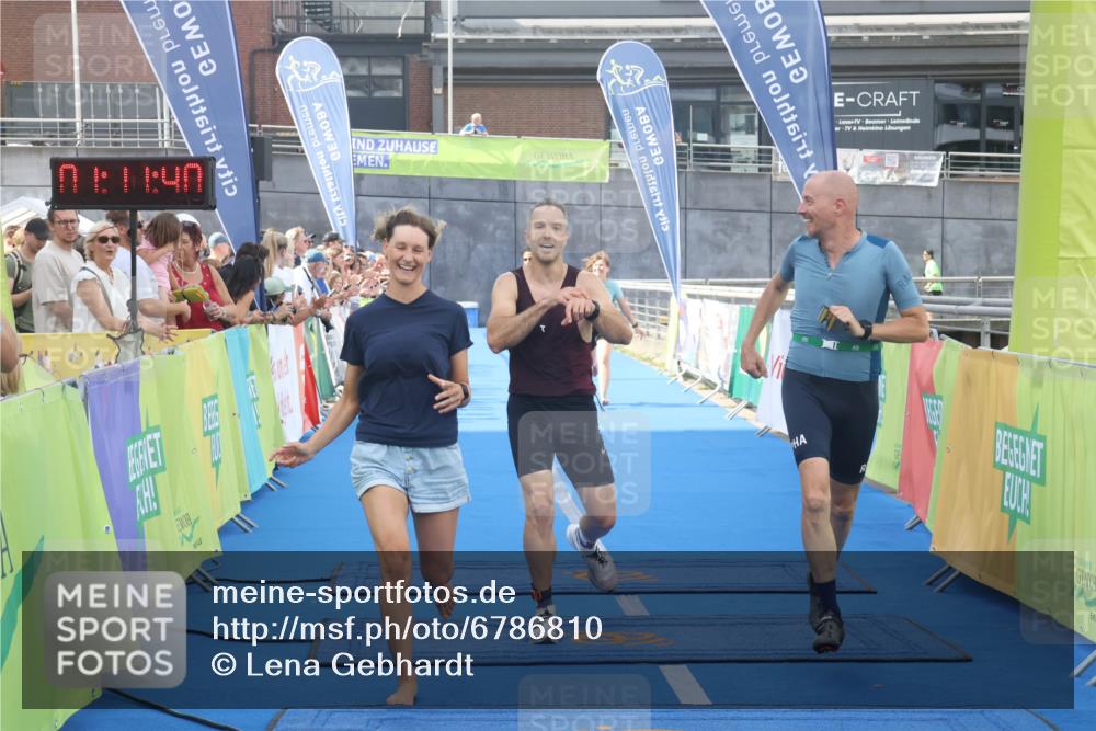 11.08.2024 - GEWOBA Citytriathlon Bremen Lena Gebhardt http://msf.ph/oto/6786810 11.08.2024 11:11:43 Ziel 91, 92 meine-sportfotos.de
