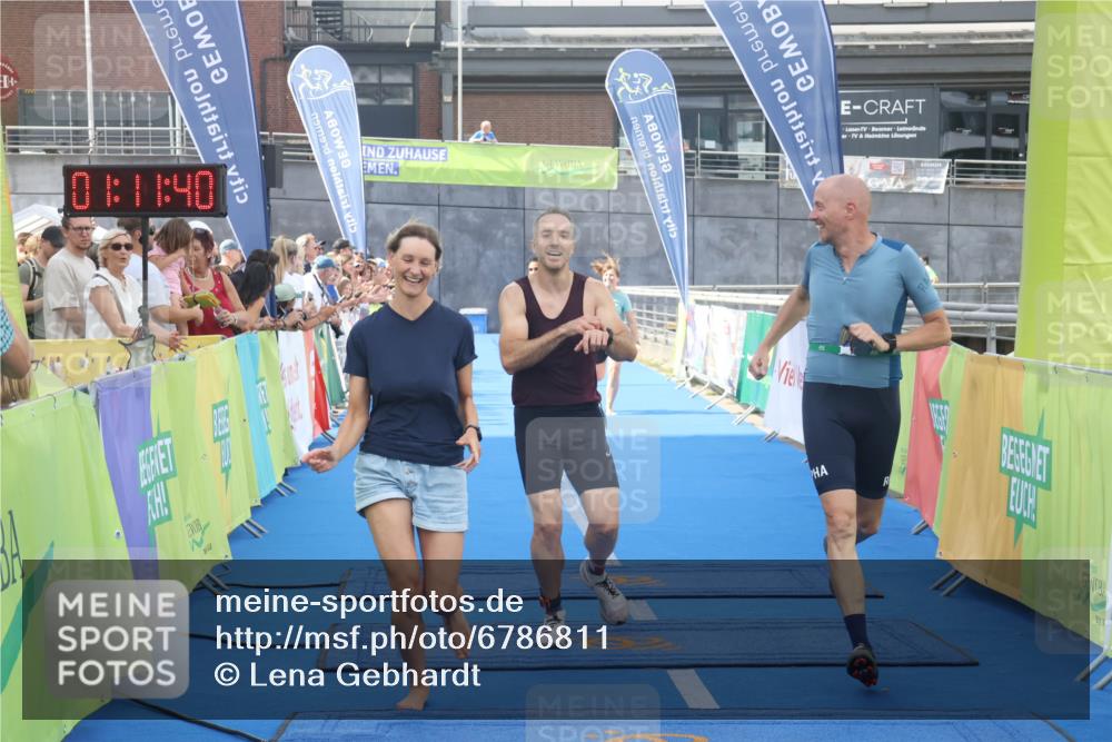 11.08.2024 - GEWOBA Citytriathlon Bremen Lena Gebhardt http://msf.ph/oto/6786811 11.08.2024 11:11:43 Ziel 91, 92 meine-sportfotos.de