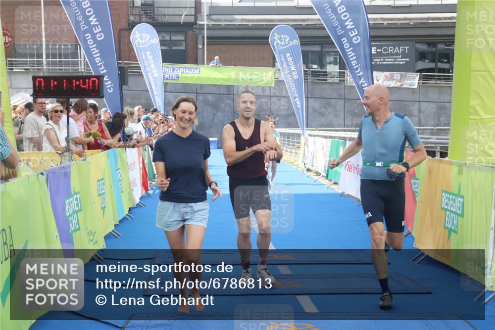 11.08.2024 - GEWOBA Citytriathlon Bremen Lena Gebhardt http://msf.ph/oto/6786813 11.08.2024 11:11:43 Ziel 91, 92 meine-sportfotos.de