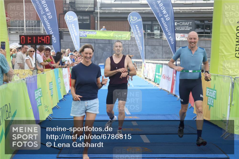 11.08.2024 - GEWOBA Citytriathlon Bremen Lena Gebhardt http://msf.ph/oto/6786815 11.08.2024 11:11:43 Ziel 91, 92 meine-sportfotos.de