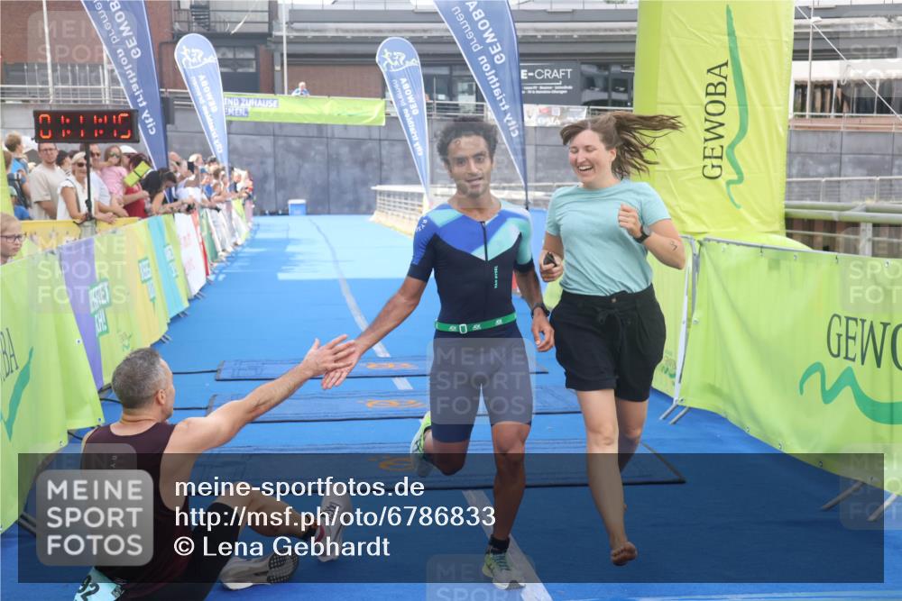 11.08.2024 - GEWOBA Citytriathlon Bremen Lena Gebhardt http://msf.ph/oto/6786833 11.08.2024 11:11:48 Ziel 91, 92 meine-sportfotos.de