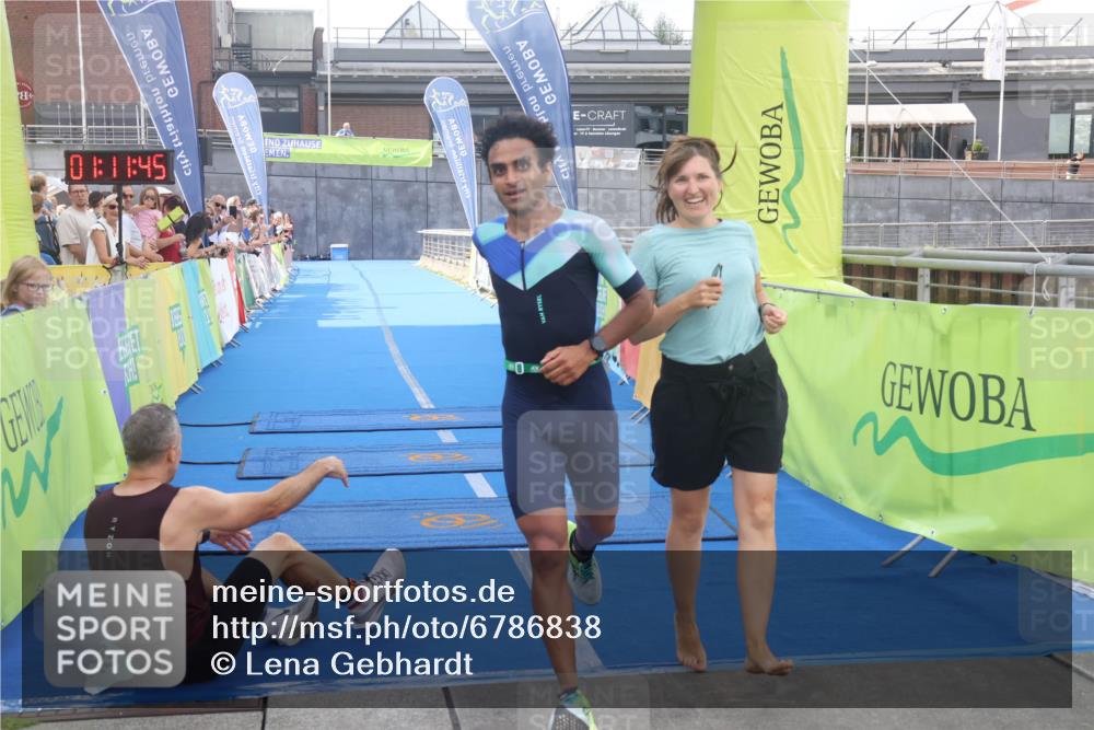 11.08.2024 - GEWOBA Citytriathlon Bremen Lena Gebhardt http://msf.ph/oto/6786838 11.08.2024 11:11:48 Ziel 91, 92 meine-sportfotos.de