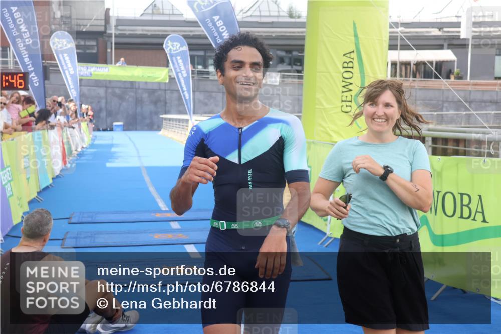 11.08.2024 - GEWOBA Citytriathlon Bremen Lena Gebhardt http://msf.ph/oto/6786844 11.08.2024 11:11:49 Ziel 91, 92 meine-sportfotos.de
