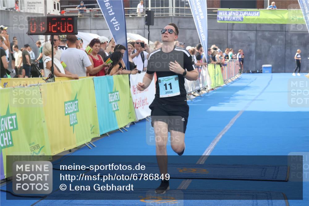 11.08.2024 - GEWOBA Citytriathlon Bremen Lena Gebhardt http://msf.ph/oto/6786849 11.08.2024 11:12:09 Ziel 11 meine-sportfotos.de