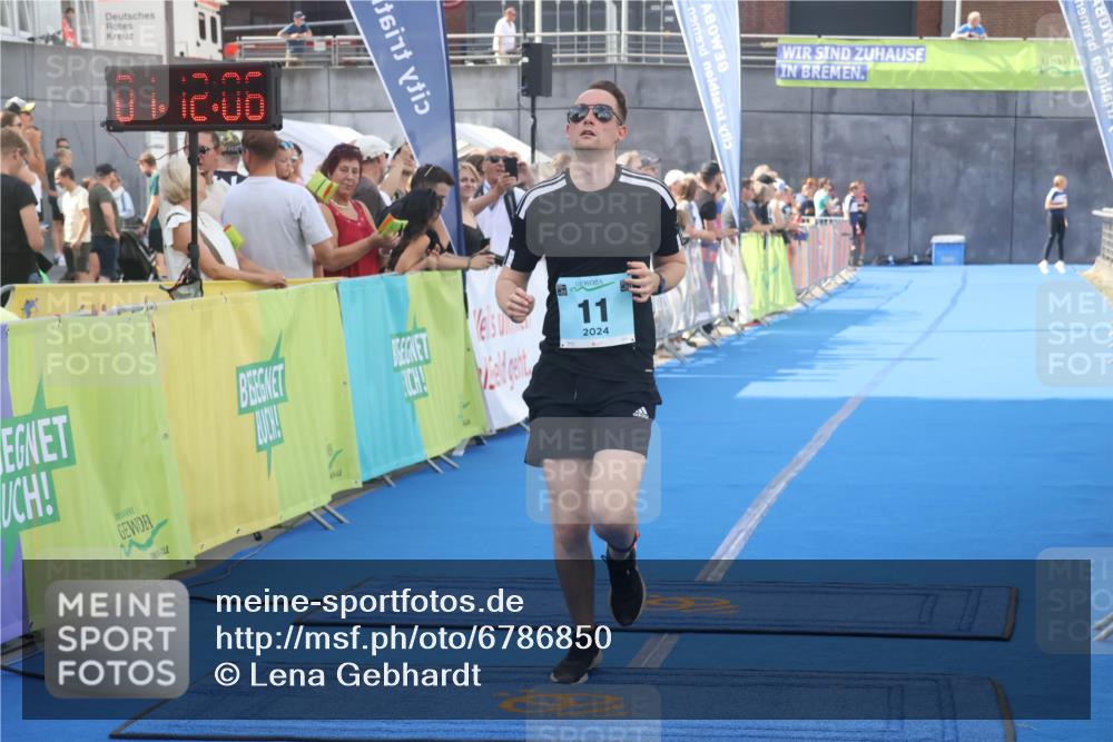11.08.2024 - GEWOBA Citytriathlon Bremen Lena Gebhardt http://msf.ph/oto/6786850 11.08.2024 11:12:09 Ziel 11 meine-sportfotos.de