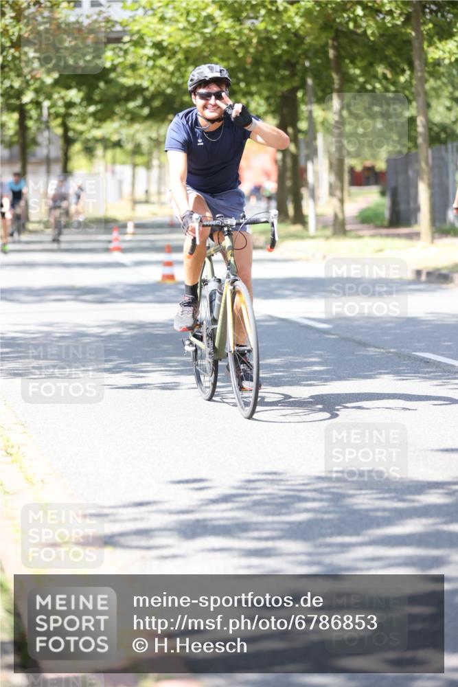 11.08.2024 - GEWOBA Citytriathlon Bremen H.Heesch http://msf.ph/oto/6786853 11.08.2024 13:12:19 Radfahren 231, 242, 272, 319, 347, 350, 351, 363, 372, 390, 414, 425, 435, 510 meine-sportfotos.de