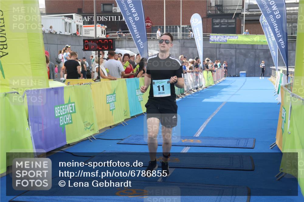 11.08.2024 - GEWOBA Citytriathlon Bremen Lena Gebhardt http://msf.ph/oto/6786855 11.08.2024 11:12:10 Ziel 11 meine-sportfotos.de