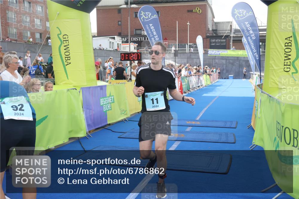11.08.2024 - GEWOBA Citytriathlon Bremen Lena Gebhardt http://msf.ph/oto/6786862 11.08.2024 11:12:10 Ziel 11 meine-sportfotos.de