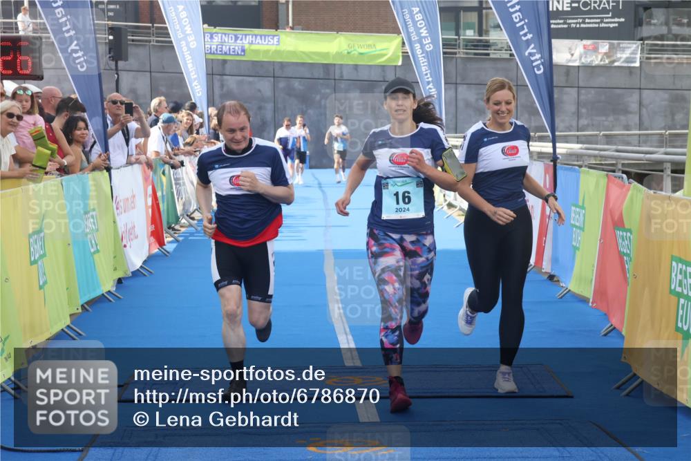 11.08.2024 - GEWOBA Citytriathlon Bremen Lena Gebhardt http://msf.ph/oto/6786870 11.08.2024 11:12:29 Ziel 1, 16 meine-sportfotos.de