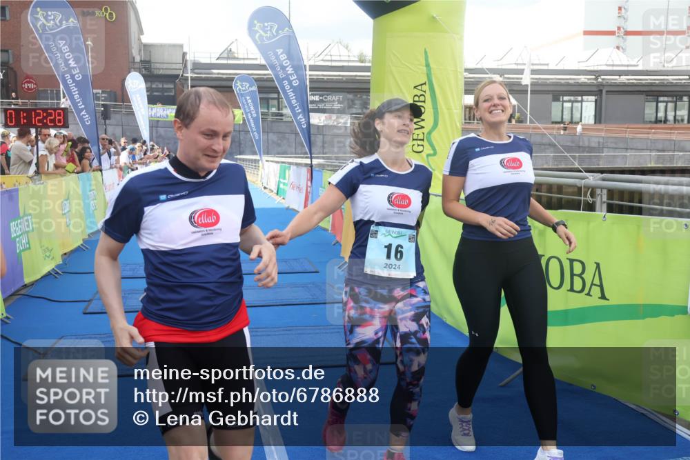 11.08.2024 - GEWOBA Citytriathlon Bremen Lena Gebhardt http://msf.ph/oto/6786888 11.08.2024 11:12:31 Ziel 1, 16 meine-sportfotos.de