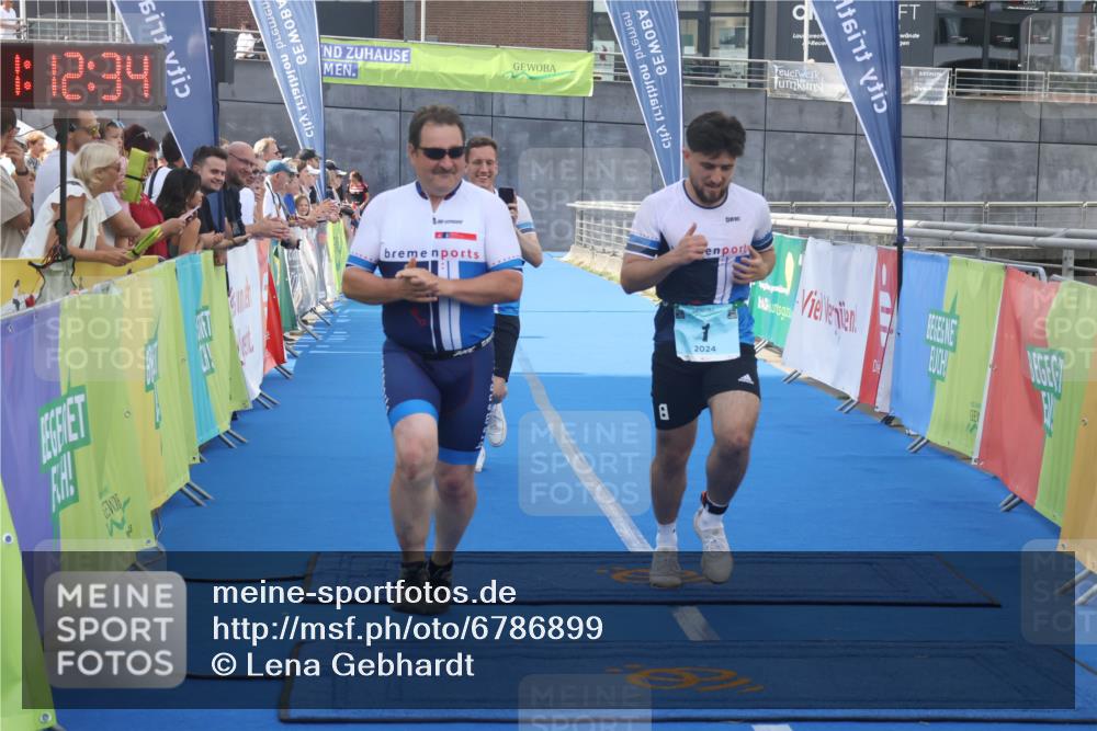 11.08.2024 - GEWOBA Citytriathlon Bremen Lena Gebhardt http://msf.ph/oto/6786899 11.08.2024 11:12:38 Ziel 1 meine-sportfotos.de