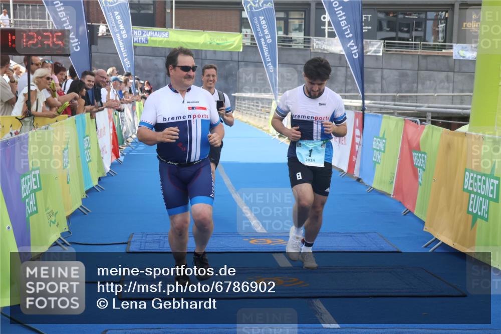 11.08.2024 - GEWOBA Citytriathlon Bremen Lena Gebhardt http://msf.ph/oto/6786902 11.08.2024 11:12:38 Ziel 1 meine-sportfotos.de