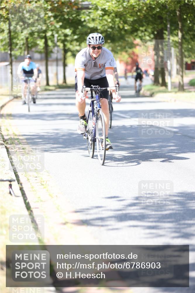 11.08.2024 - GEWOBA Citytriathlon Bremen H.Heesch http://msf.ph/oto/6786903 11.08.2024 13:12:22 Radfahren 242, 272, 310, 319, 347, 350, 351, 363, 368, 372, 390, 414, 425, 434, 435, 510 meine-sportfotos.de