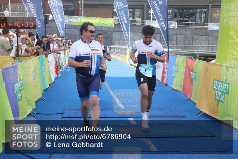 11.08.2024 - GEWOBA Citytriathlon Bremen Lena Gebhardt http://msf.ph/oto/6786904 11.08.2024 11:12:38 Ziel 1 meine-sportfotos.de