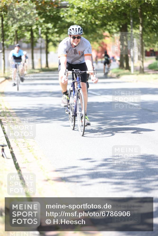 11.08.2024 - GEWOBA Citytriathlon Bremen H.Heesch http://msf.ph/oto/6786906 11.08.2024 13:12:23 Radfahren 242, 272, 310, 319, 347, 350, 351, 363, 368, 372, 414, 425, 434 meine-sportfotos.de