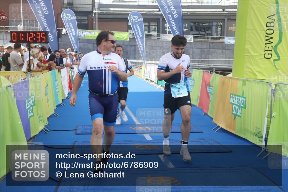 11.08.2024 - GEWOBA Citytriathlon Bremen Lena Gebhardt http://msf.ph/oto/6786909 11.08.2024 11:12:38 Ziel 1 meine-sportfotos.de