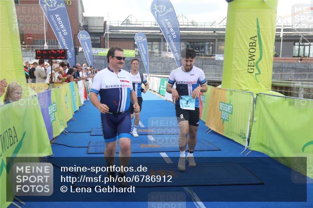 11.08.2024 - GEWOBA Citytriathlon Bremen Lena Gebhardt http://msf.ph/oto/6786912 11.08.2024 11:12:39 Ziel 1 meine-sportfotos.de