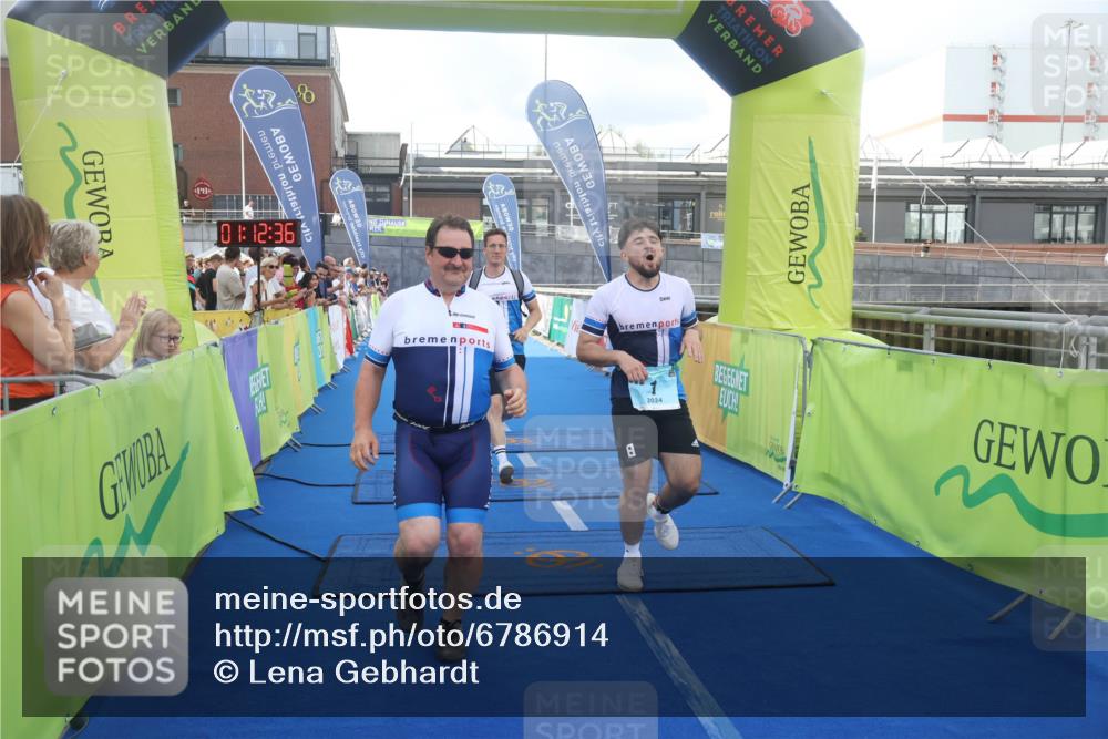 11.08.2024 - GEWOBA Citytriathlon Bremen Lena Gebhardt http://msf.ph/oto/6786914 11.08.2024 11:12:39 Ziel 1 meine-sportfotos.de