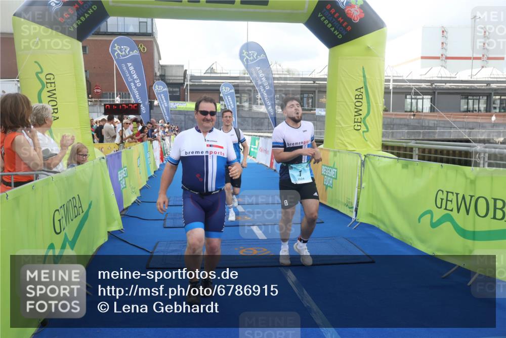 11.08.2024 - GEWOBA Citytriathlon Bremen Lena Gebhardt http://msf.ph/oto/6786915 11.08.2024 11:12:39 Ziel 1 meine-sportfotos.de