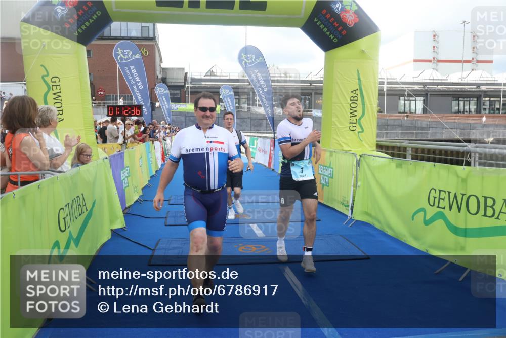 11.08.2024 - GEWOBA Citytriathlon Bremen Lena Gebhardt http://msf.ph/oto/6786917 11.08.2024 11:12:39 Ziel 1 meine-sportfotos.de