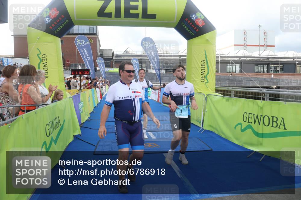 11.08.2024 - GEWOBA Citytriathlon Bremen Lena Gebhardt http://msf.ph/oto/6786918 11.08.2024 11:12:39 Ziel 1 meine-sportfotos.de
