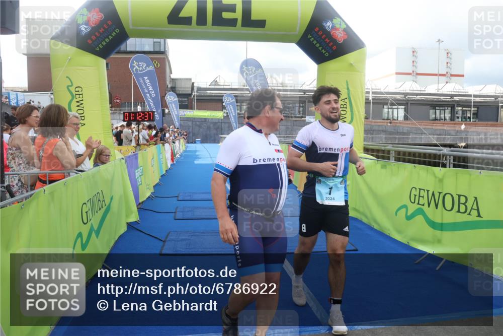11.08.2024 - GEWOBA Citytriathlon Bremen Lena Gebhardt http://msf.ph/oto/6786922 11.08.2024 11:12:40 Ziel 1 meine-sportfotos.de