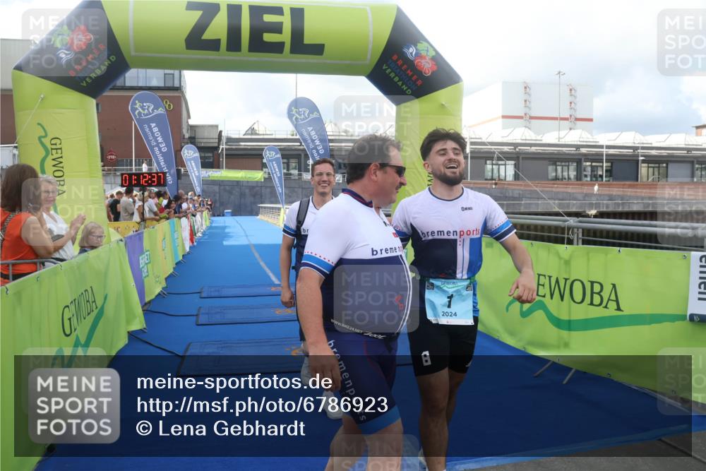 11.08.2024 - GEWOBA Citytriathlon Bremen Lena Gebhardt http://msf.ph/oto/6786923 11.08.2024 11:12:40 Ziel 1 meine-sportfotos.de