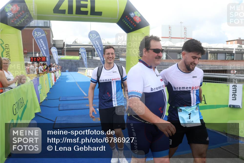 11.08.2024 - GEWOBA Citytriathlon Bremen Lena Gebhardt http://msf.ph/oto/6786927 11.08.2024 11:12:41 Ziel 1 meine-sportfotos.de