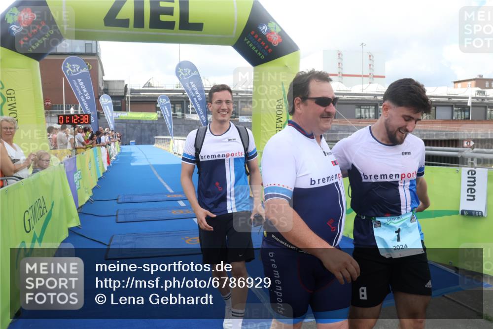 11.08.2024 - GEWOBA Citytriathlon Bremen Lena Gebhardt http://msf.ph/oto/6786929 11.08.2024 11:12:41 Ziel 1 meine-sportfotos.de