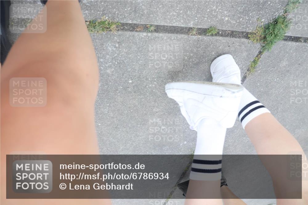11.08.2024 - GEWOBA Citytriathlon Bremen Lena Gebhardt http://msf.ph/oto/6786934 11.08.2024 11:12:43 Ziel 1 meine-sportfotos.de
