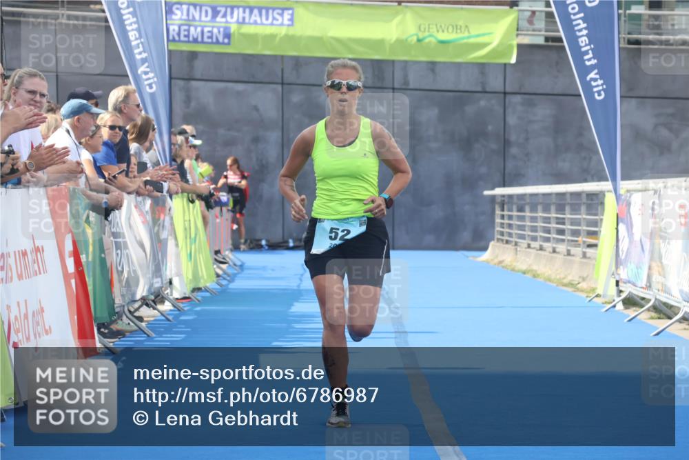 11.08.2024 - GEWOBA Citytriathlon Bremen Lena Gebhardt http://msf.ph/oto/6786987 11.08.2024 11:13:29 Ziel 52 meine-sportfotos.de