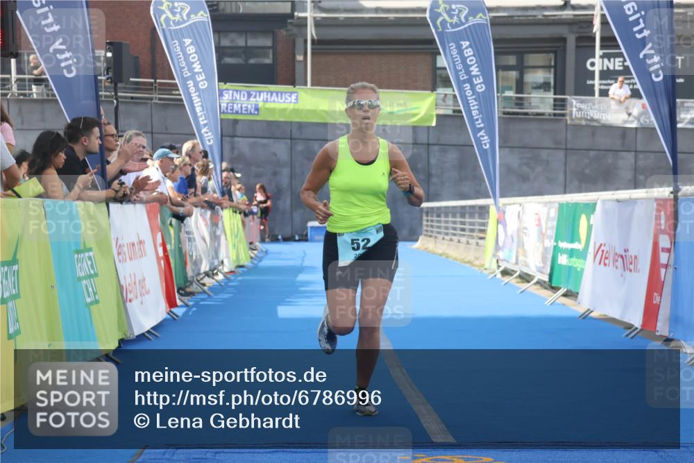 11.08.2024 - GEWOBA Citytriathlon Bremen Lena Gebhardt http://msf.ph/oto/6786996 11.08.2024 11:13:30 Ziel 52 meine-sportfotos.de