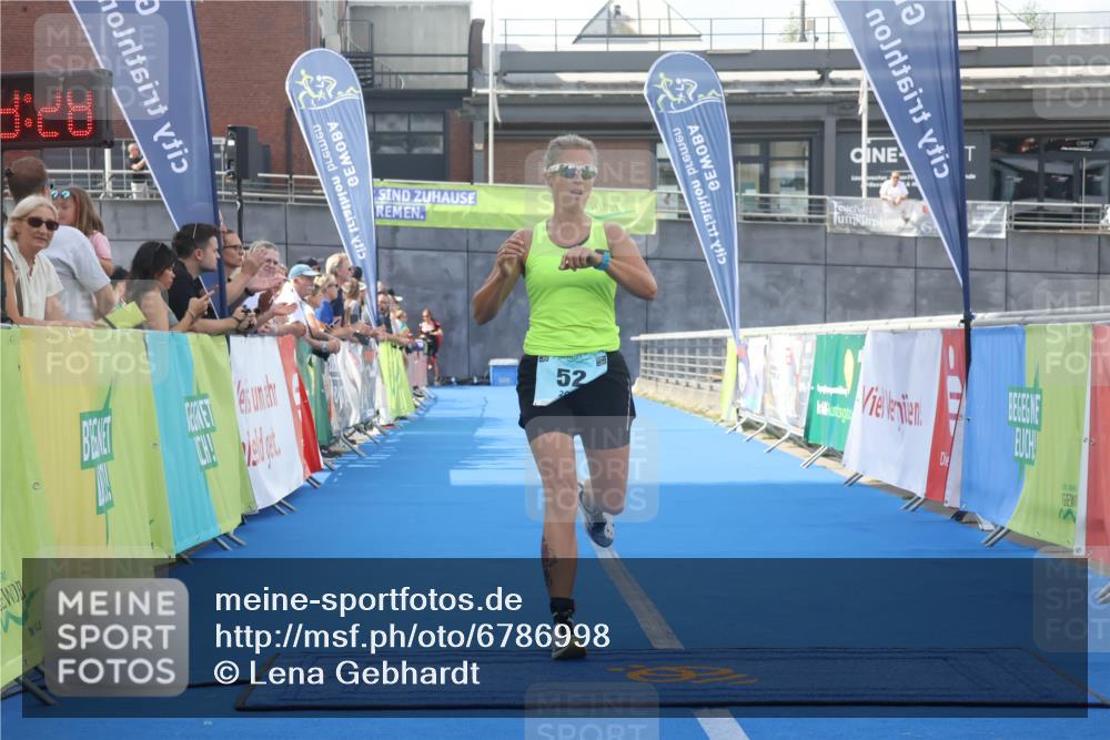 11.08.2024 - GEWOBA Citytriathlon Bremen Lena Gebhardt http://msf.ph/oto/6786998 11.08.2024 11:13:31 Ziel 52 meine-sportfotos.de